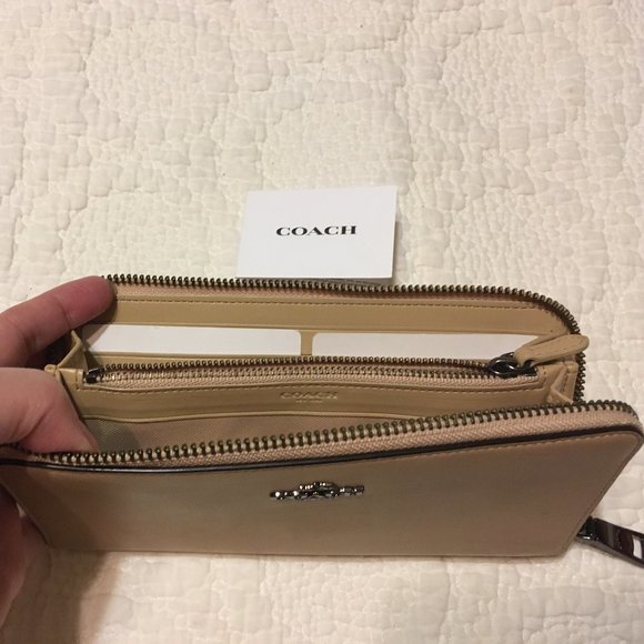 Coach Smooth Leather Accordion Zip Wallet – being sold on Coach website for $225 - Picture 5 of 6